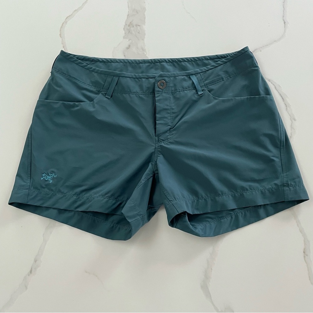 Arc'teryx Women’s Teal Blue Creston Shorts 4.5", Size 10